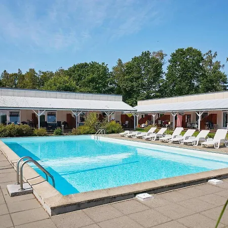 4 Person In Nexo-by Traum Neksø